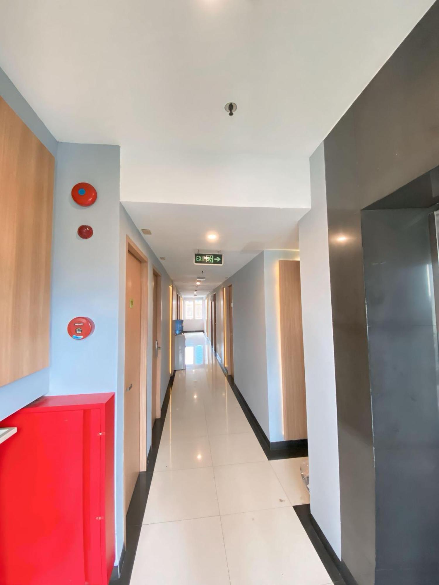 Studio One Thamrin Hotel Джакарта Экстерьер фото