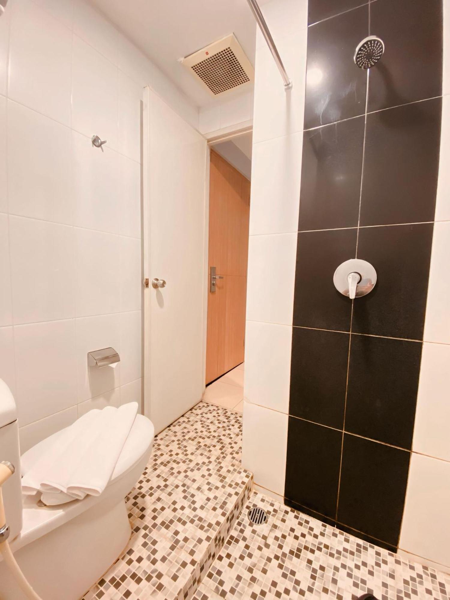 Studio One Thamrin Hotel Джакарта Экстерьер фото