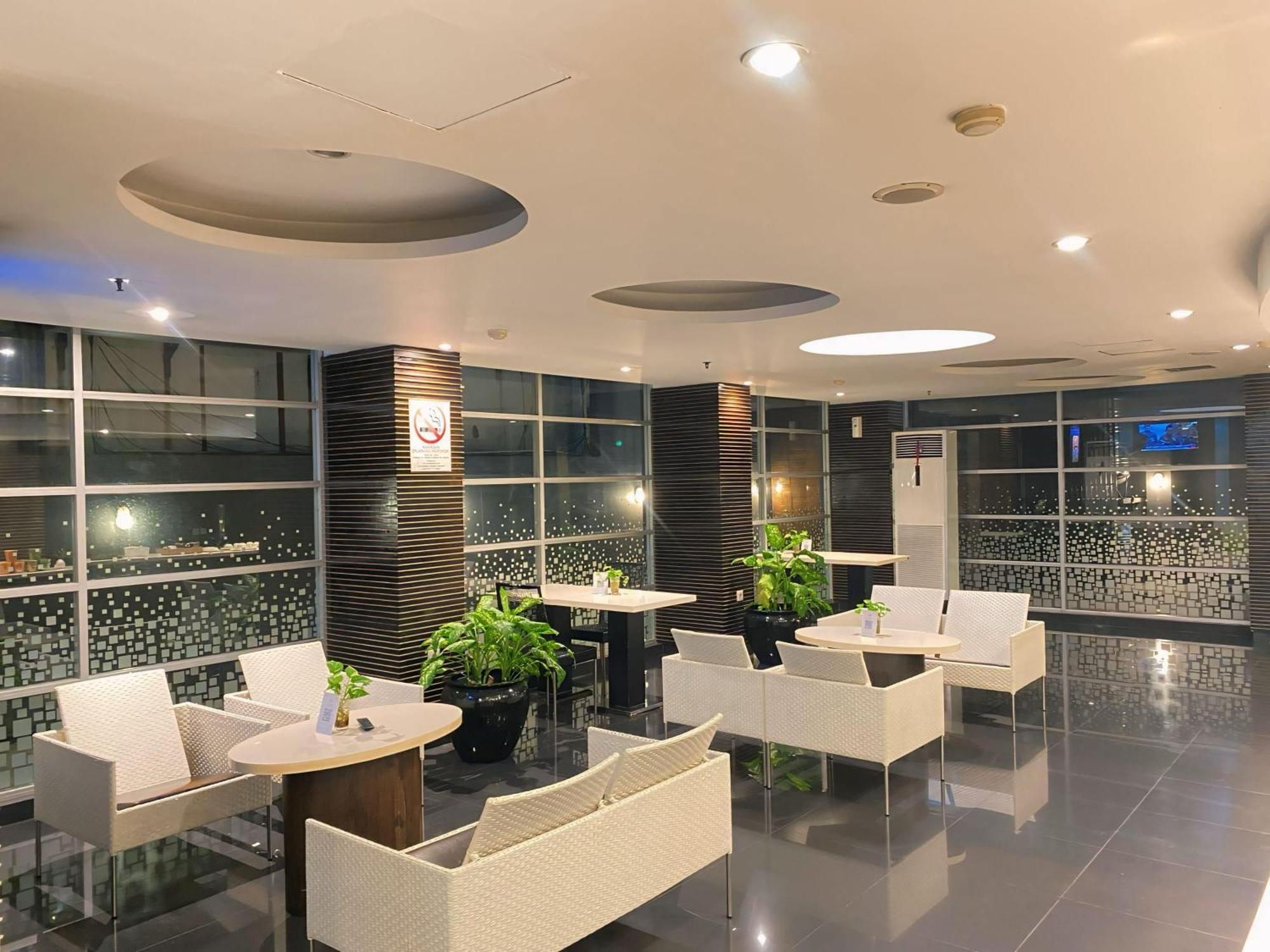 Studio One Thamrin Hotel Джакарта Экстерьер фото