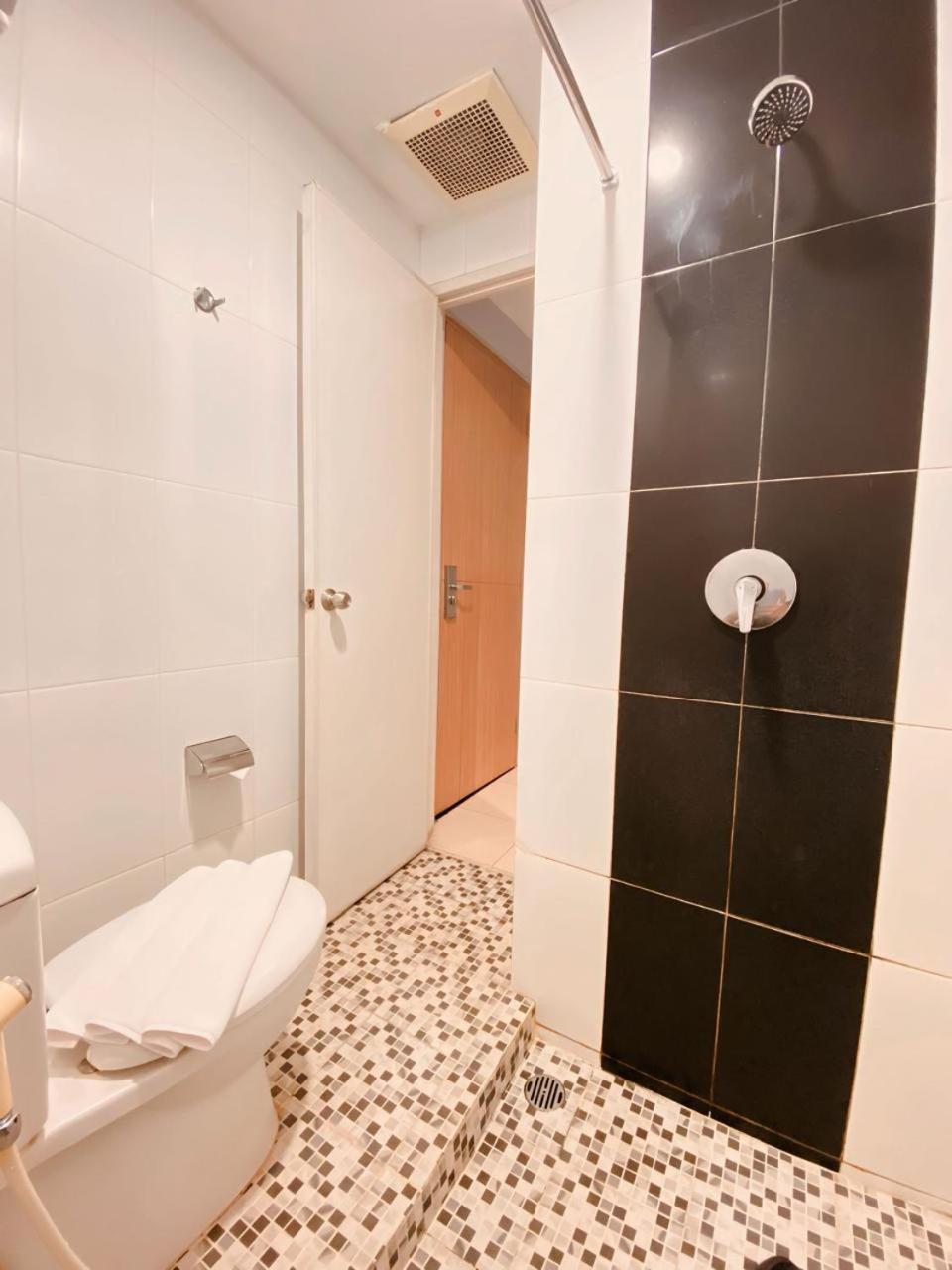 Studio One Thamrin Hotel Джакарта Экстерьер фото