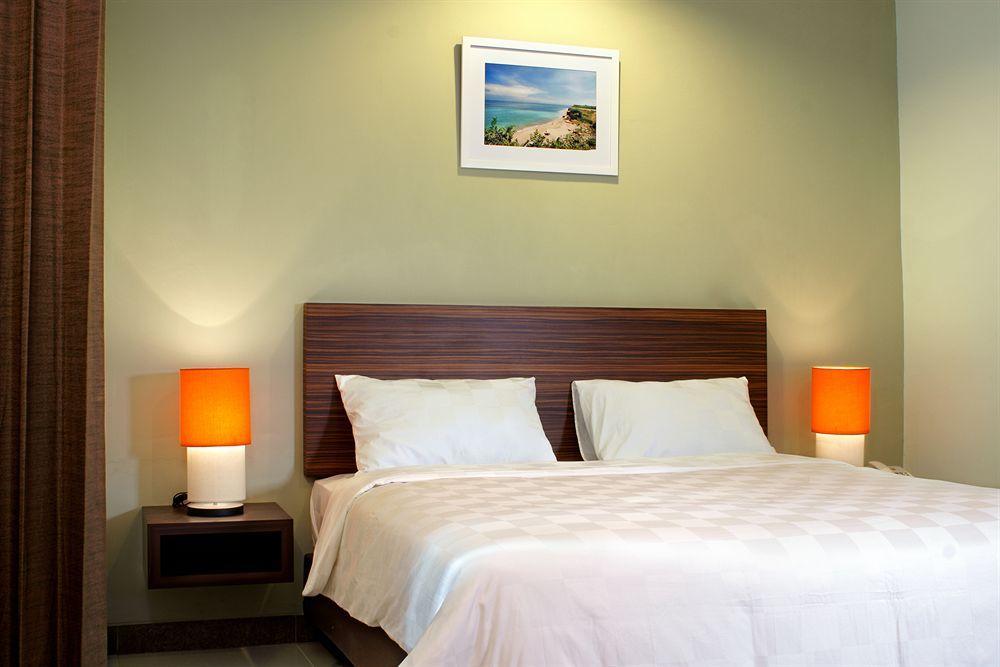 Studio One Thamrin Hotel Джакарта Экстерьер фото