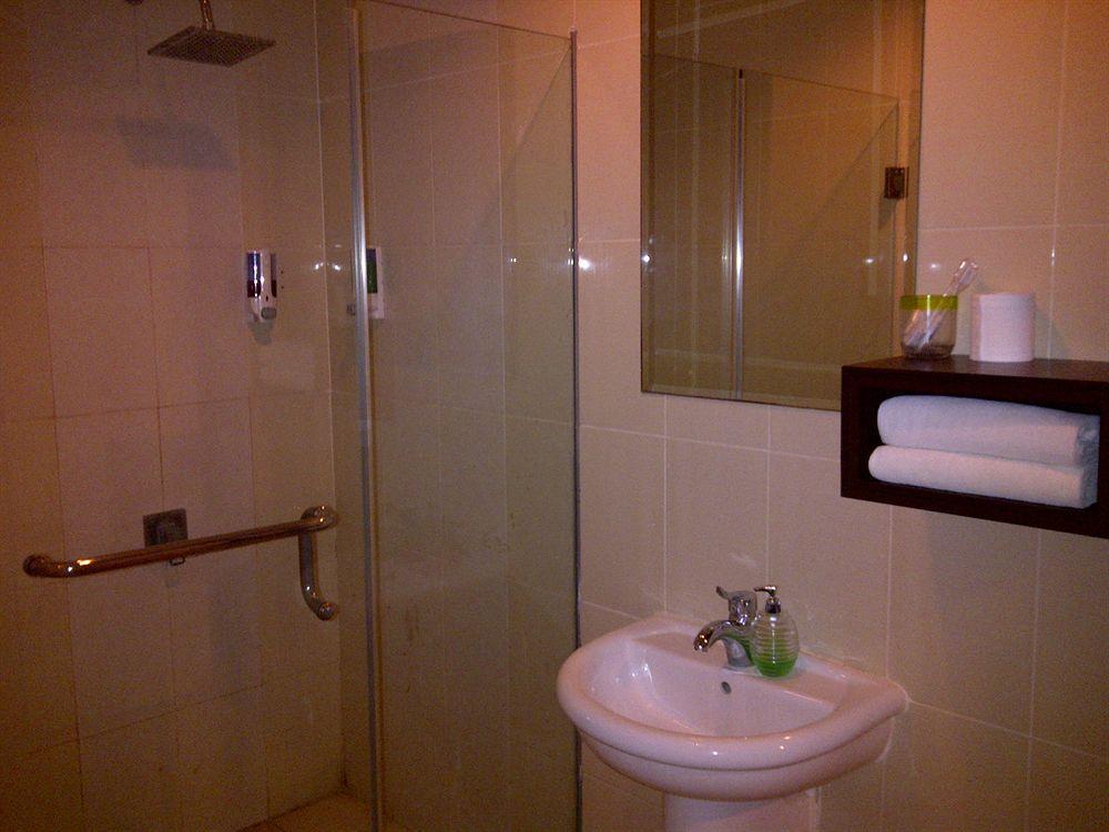 Studio One Thamrin Hotel Джакарта Экстерьер фото